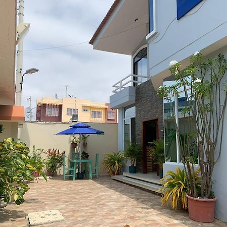 Reef Hostel Манта Екстериор снимка