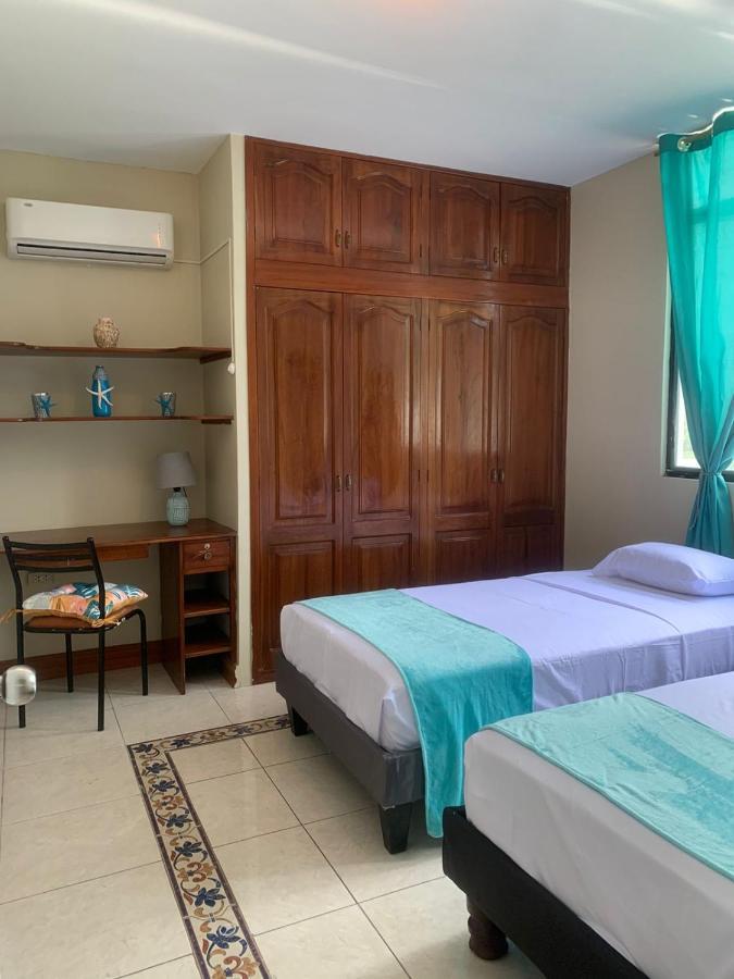 Reef Hostel Манта Екстериор снимка