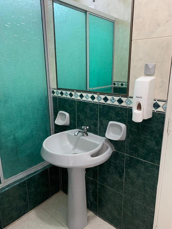Reef Hostel Манта Екстериор снимка
