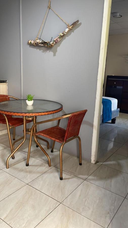 Reef Hostel Манта Екстериор снимка