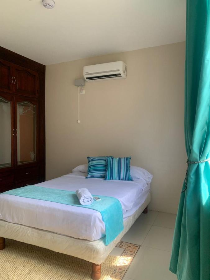 Reef Hostel Манта Екстериор снимка