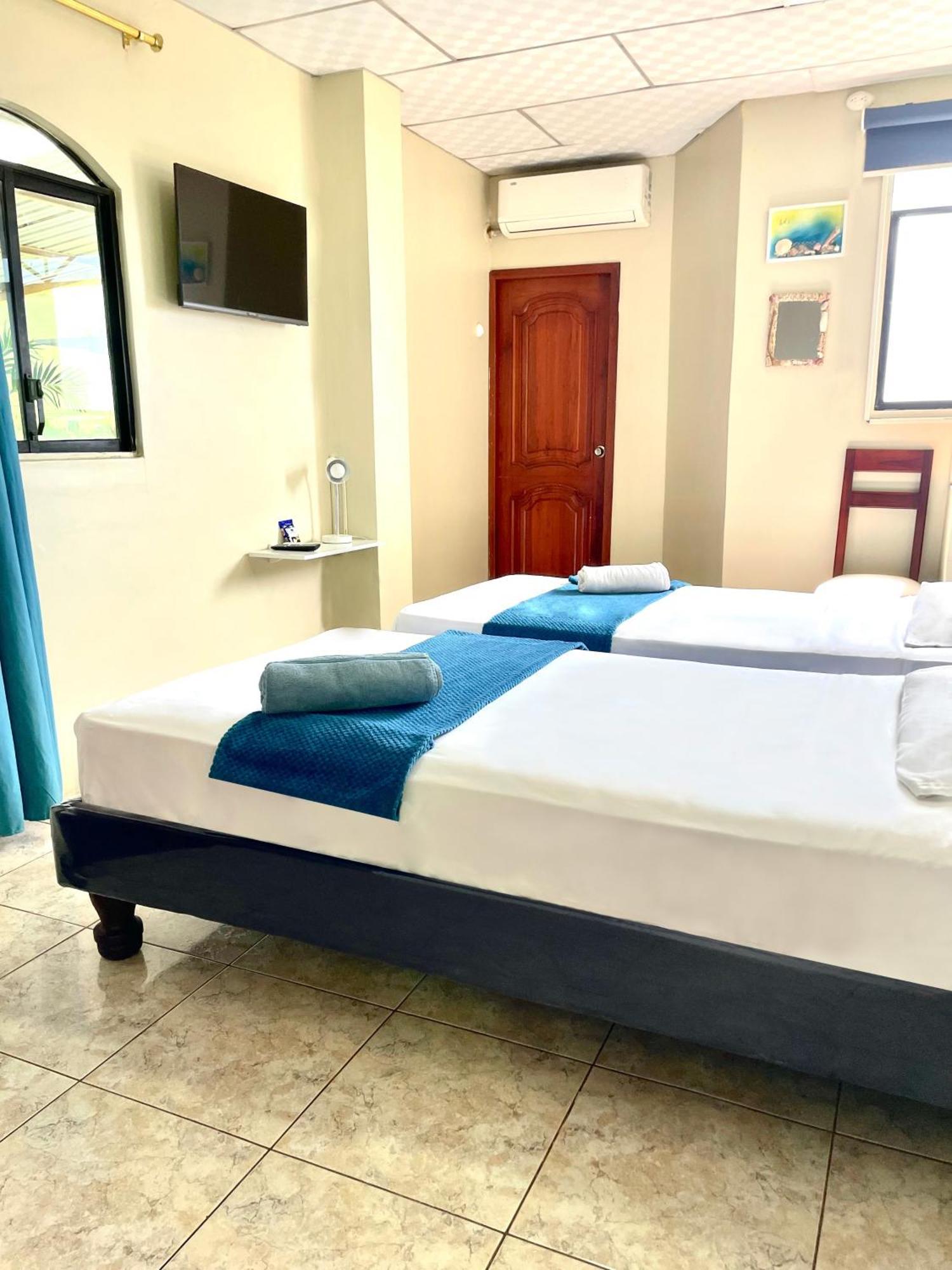 Reef Hostel Манта Екстериор снимка