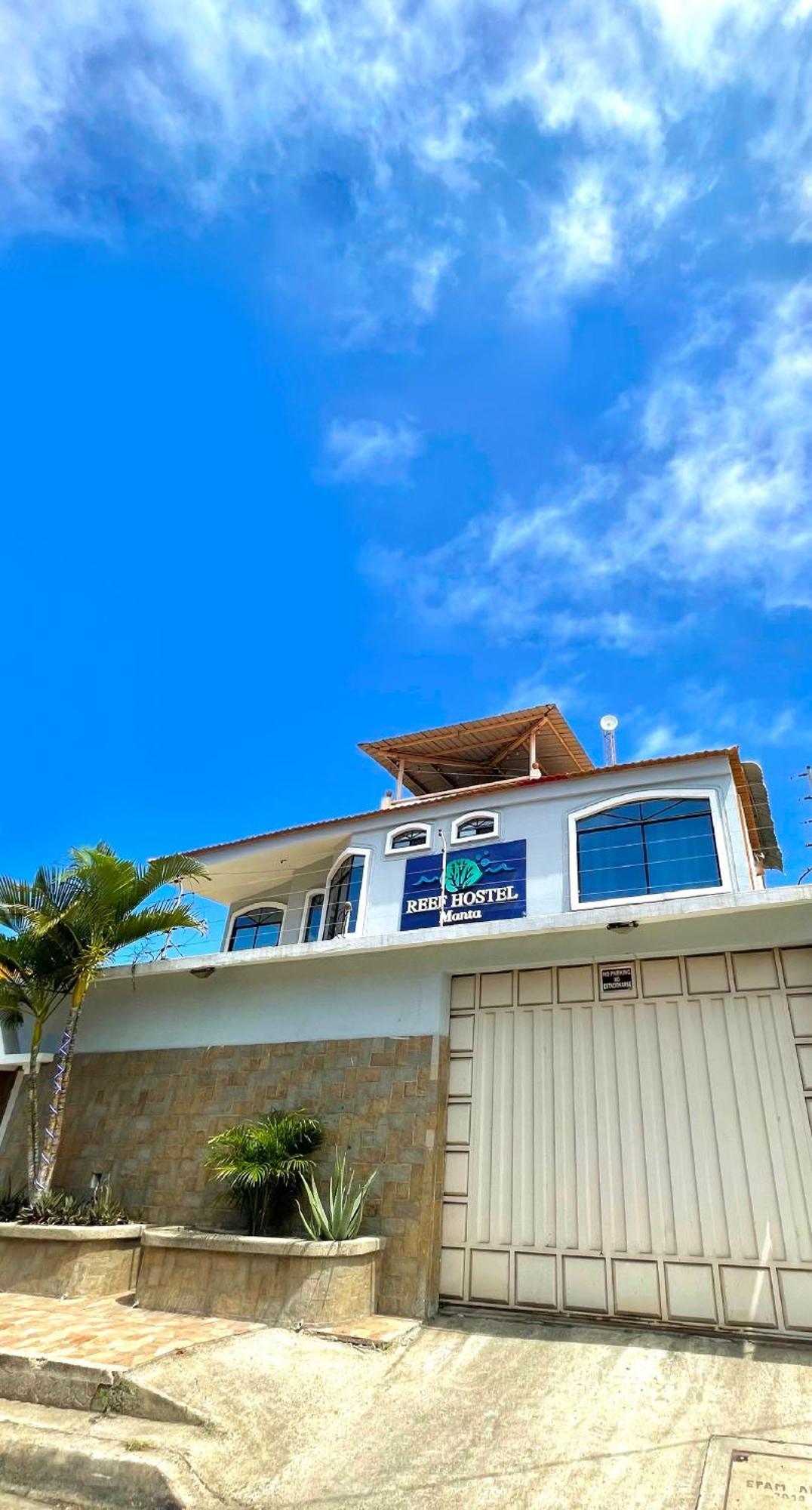 Reef Hostel Манта Екстериор снимка