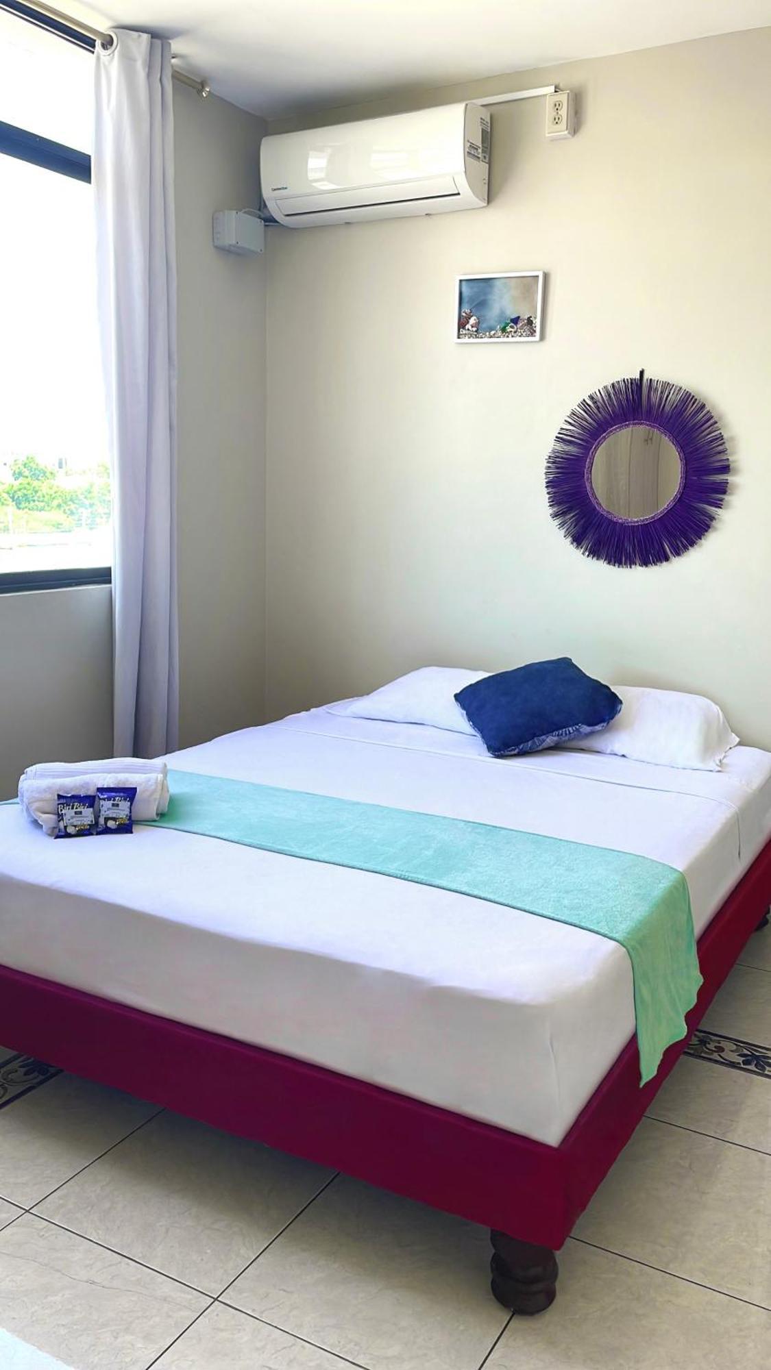 Reef Hostel Манта Екстериор снимка