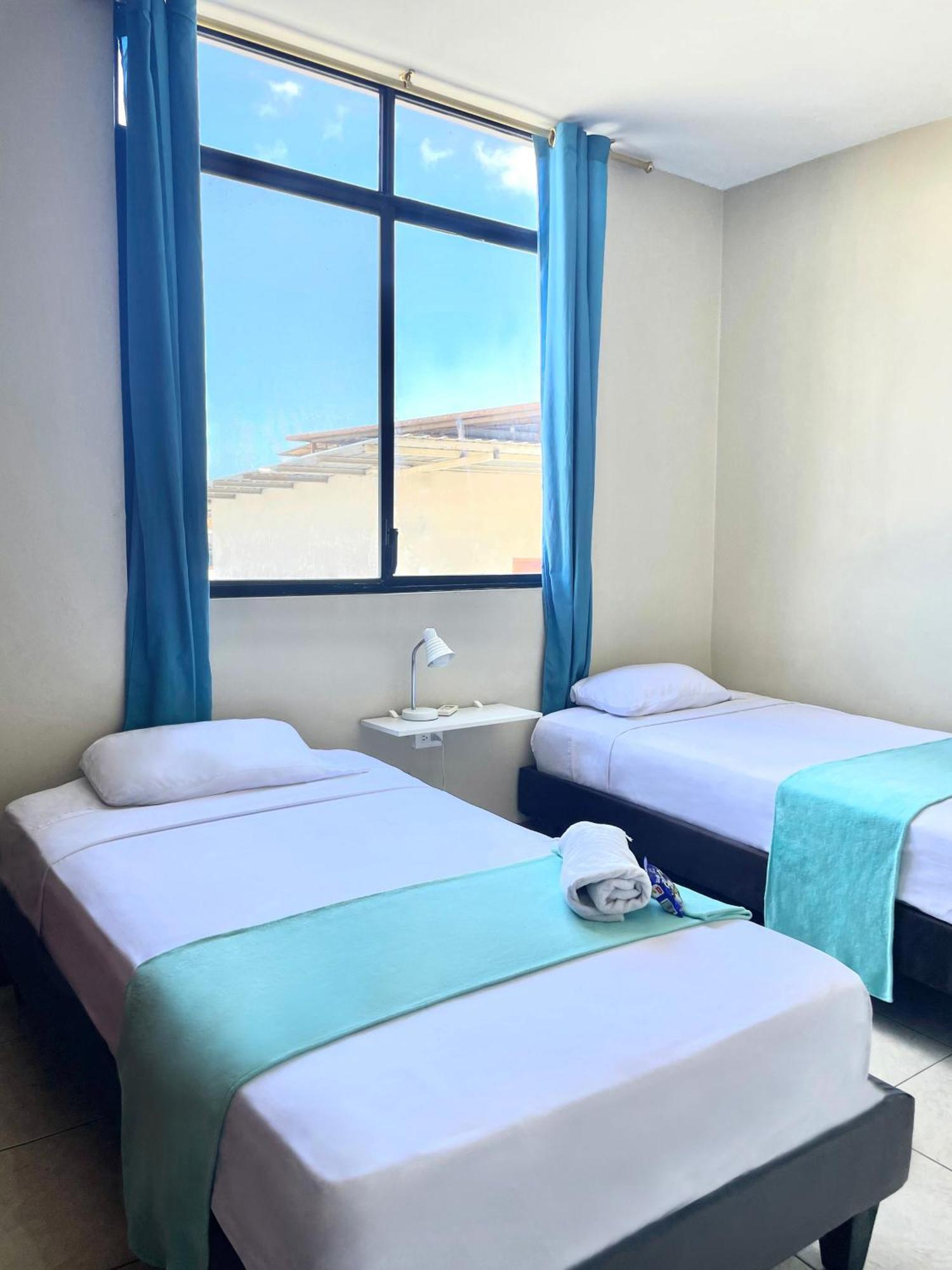 Reef Hostel Манта Екстериор снимка