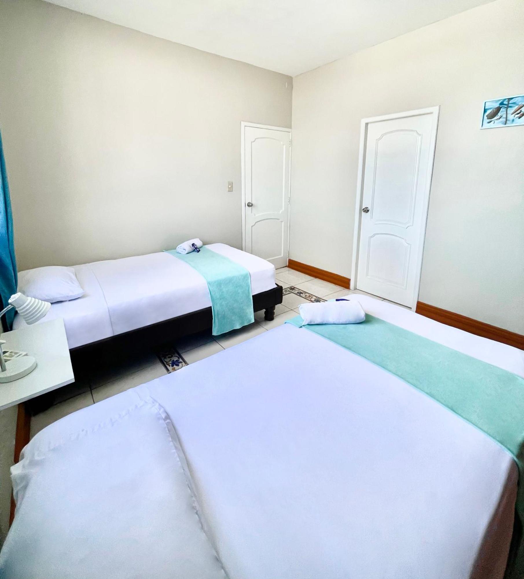 Reef Hostel Манта Екстериор снимка