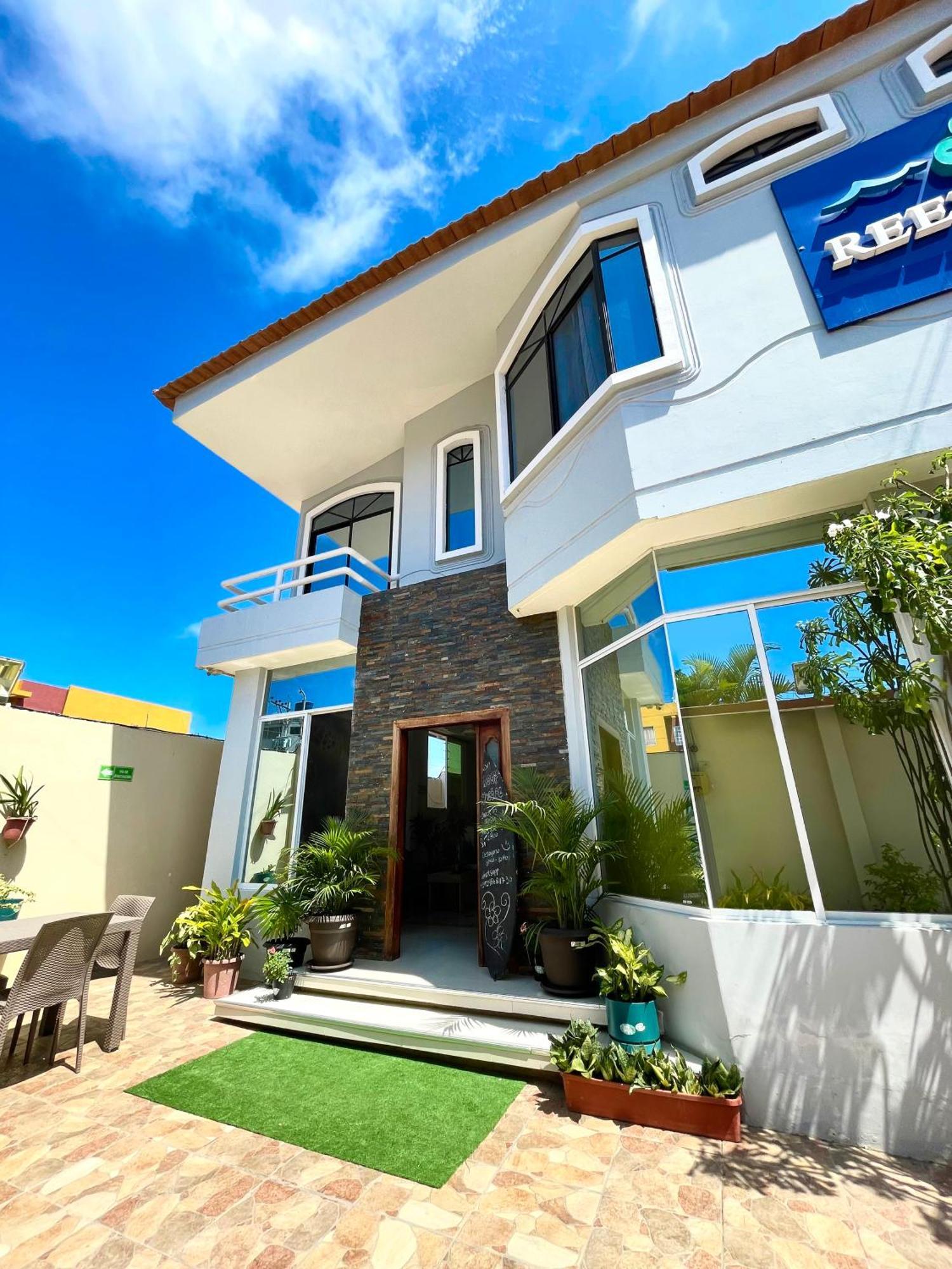 Reef Hostel Манта Екстериор снимка