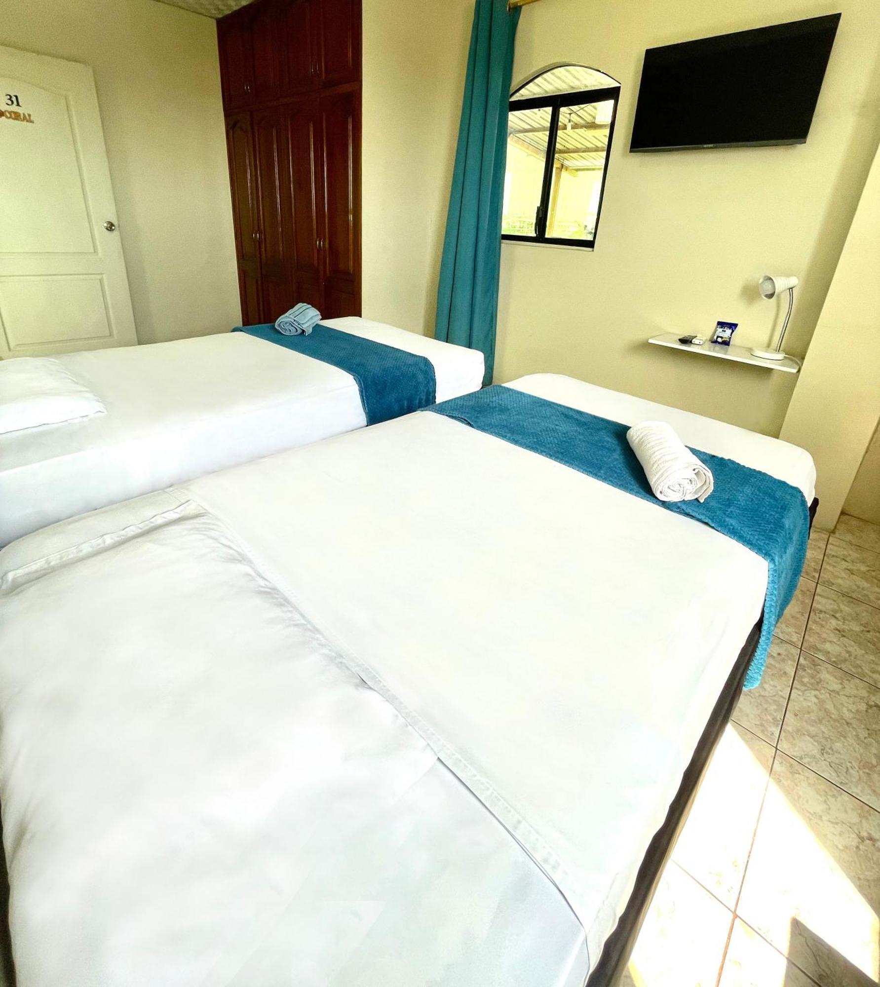 Reef Hostel Манта Екстериор снимка