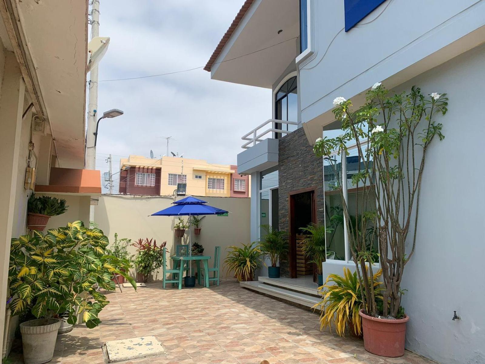 Reef Hostel Манта Екстериор снимка